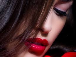 How To Do Your Makeup To Attract Men 3